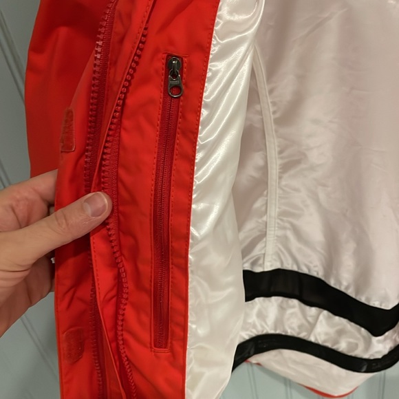 Gorgeous mountain hardwear two layer coat - Picture 9 of 17